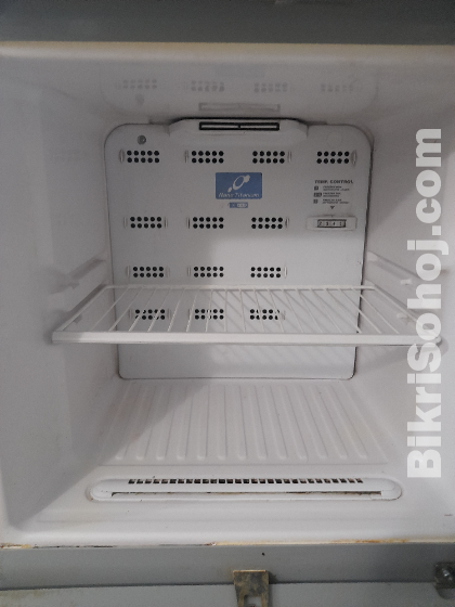 Hitachi 240 litre Refrigerator